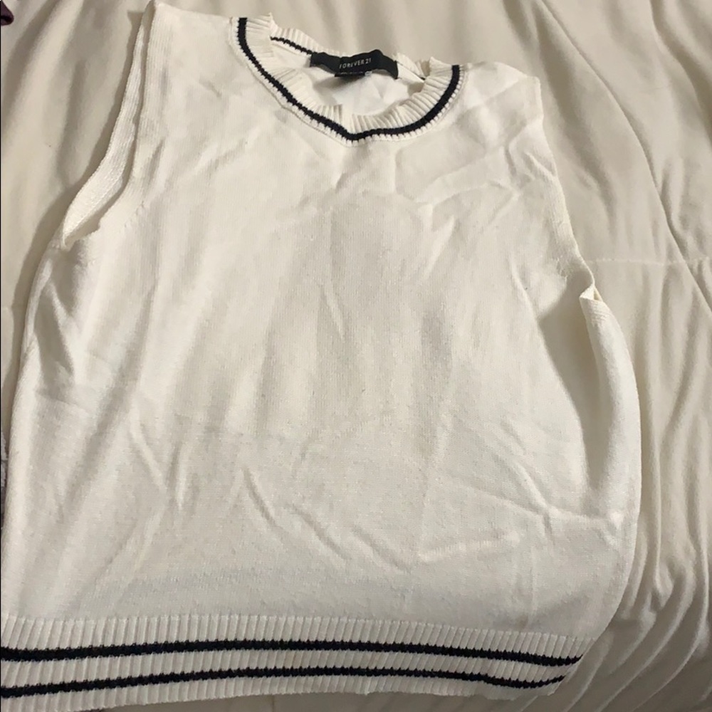 Sleeveless shirt